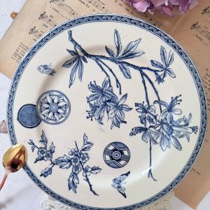 Assiette sur pied Terre de fer