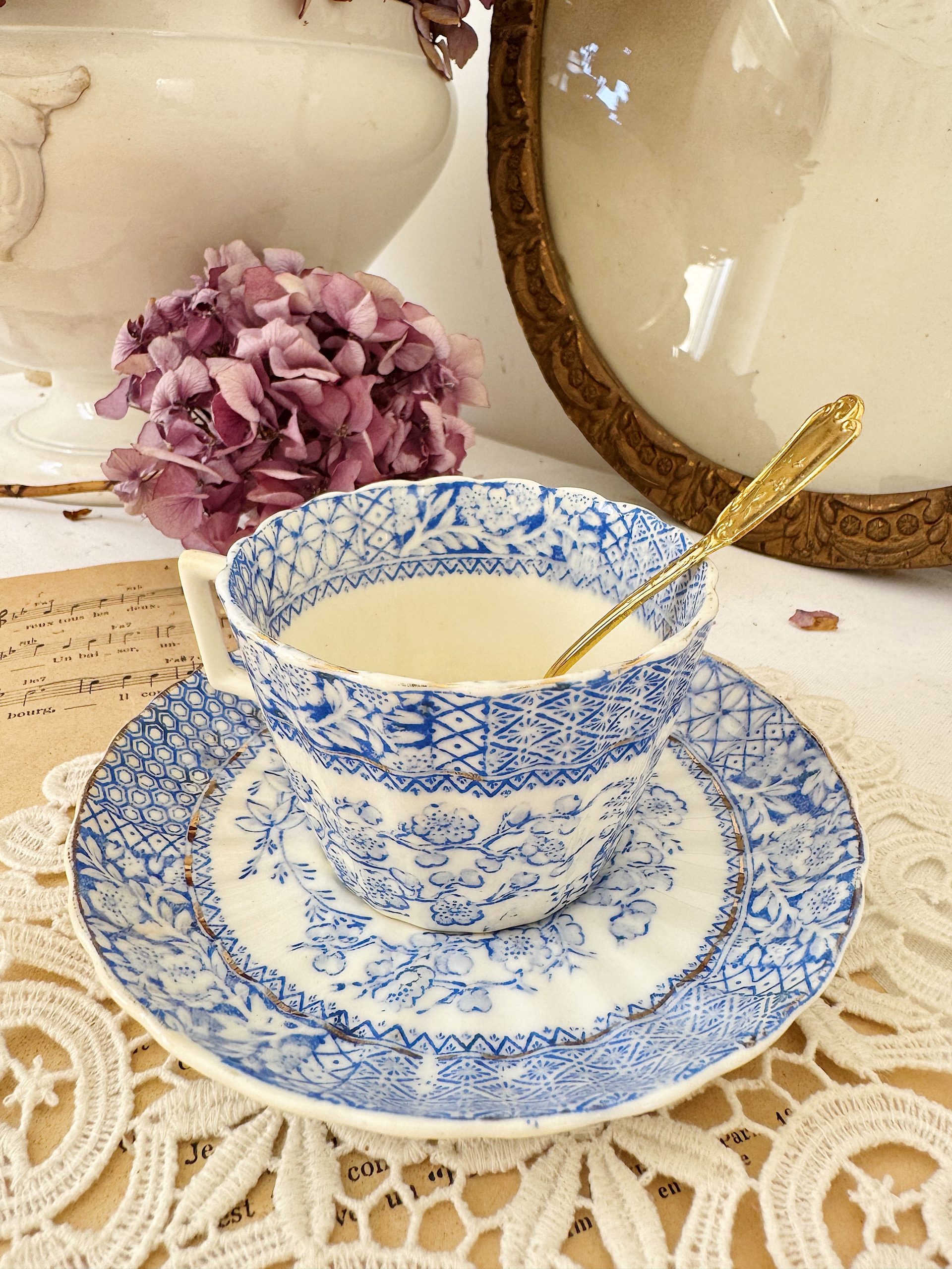 Tasse porcelaine anglaise fleurs bleues