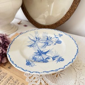 Assiette sur pied Creil et Montereau chardon