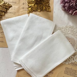 Serviettes de table anciennes damassées