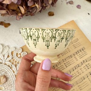 Petit bol sur pied terre de fer motifs verts