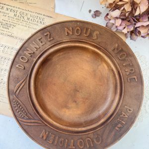 Plat rond ancien bois "notre Pain quotidien"