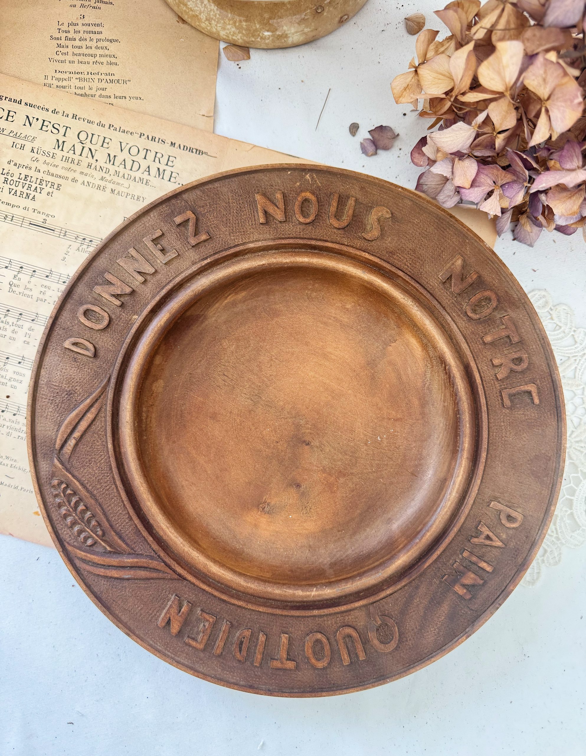 Plat rond ancien bois "notre Pain quotidien"