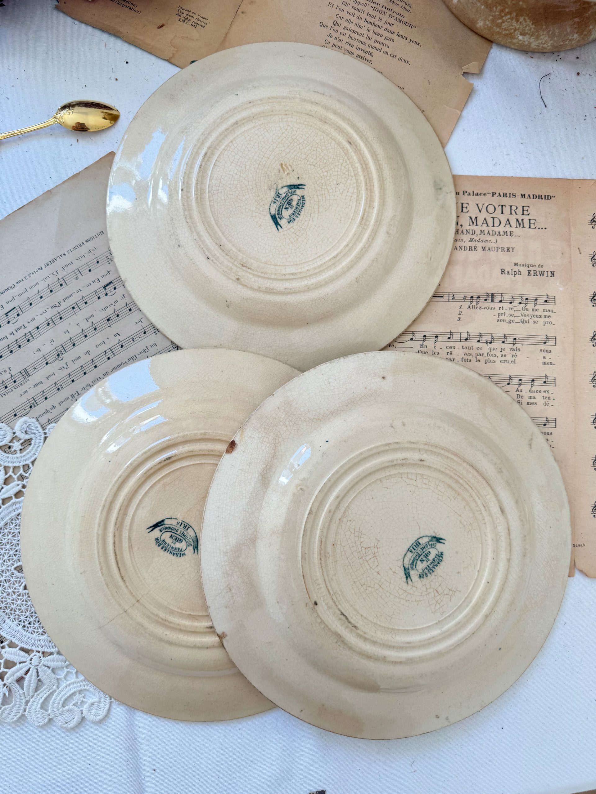 Trio d'assiettes plates Gien Iris – Image 2