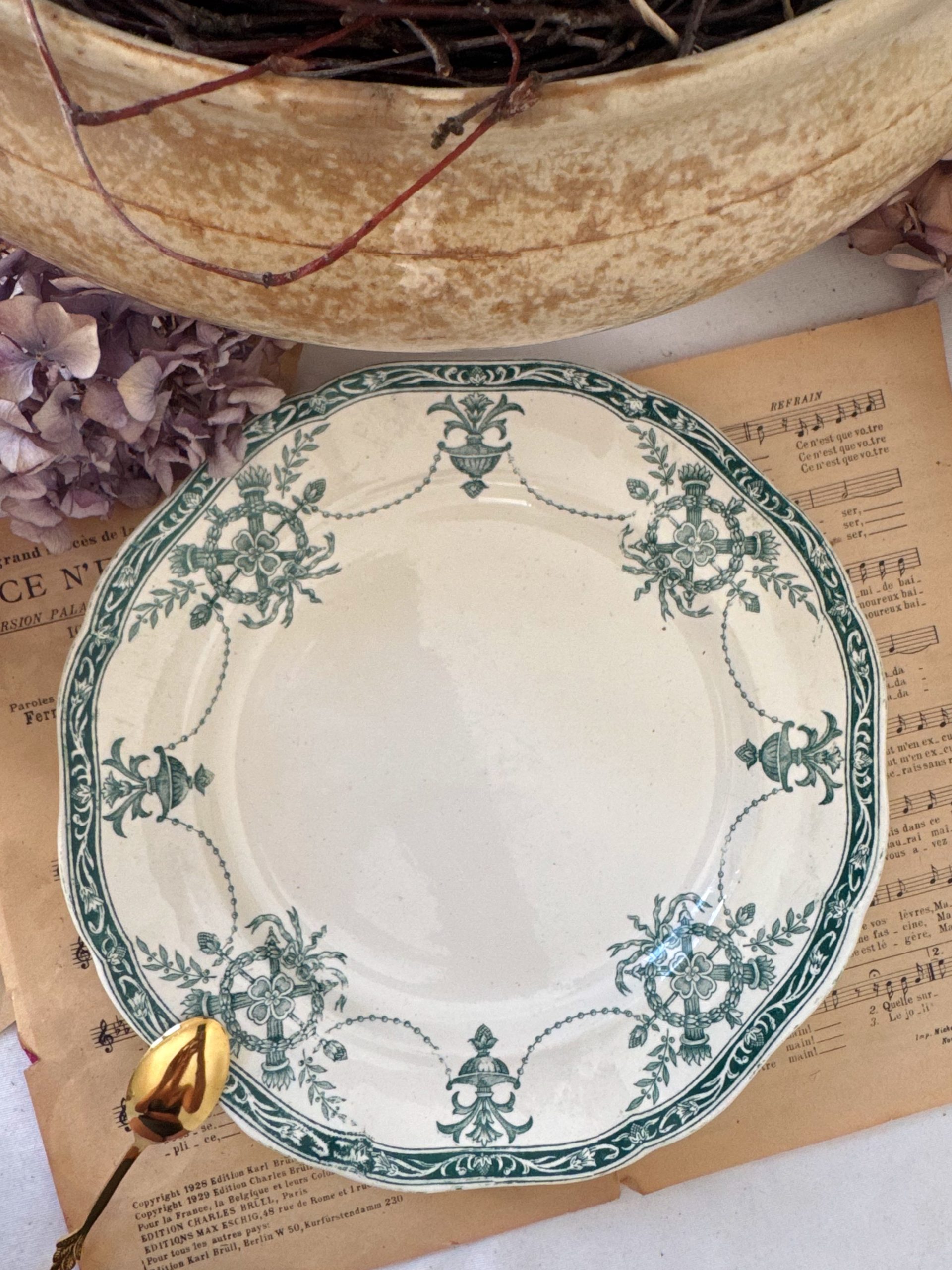 Assiette plate verte Longwy Compiègne