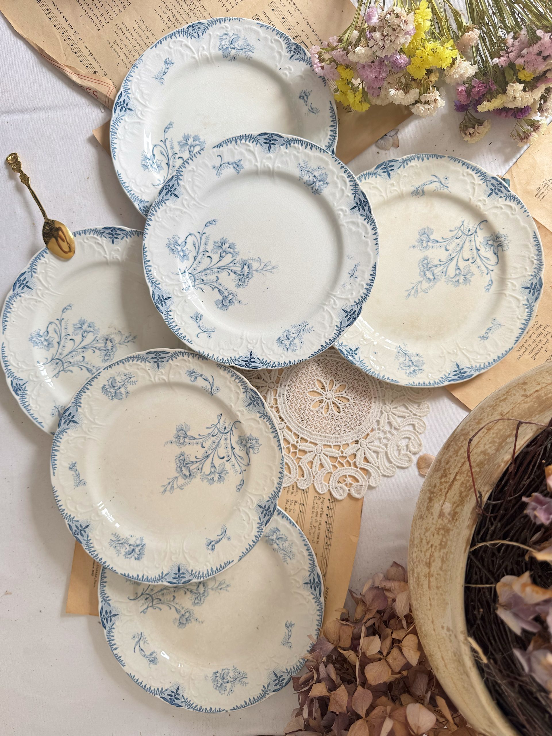 6 assiettes à dessert oeillets Lunéville Hélène