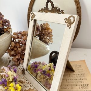 Ancien miroir à poser bois blanc et ornementations dorées