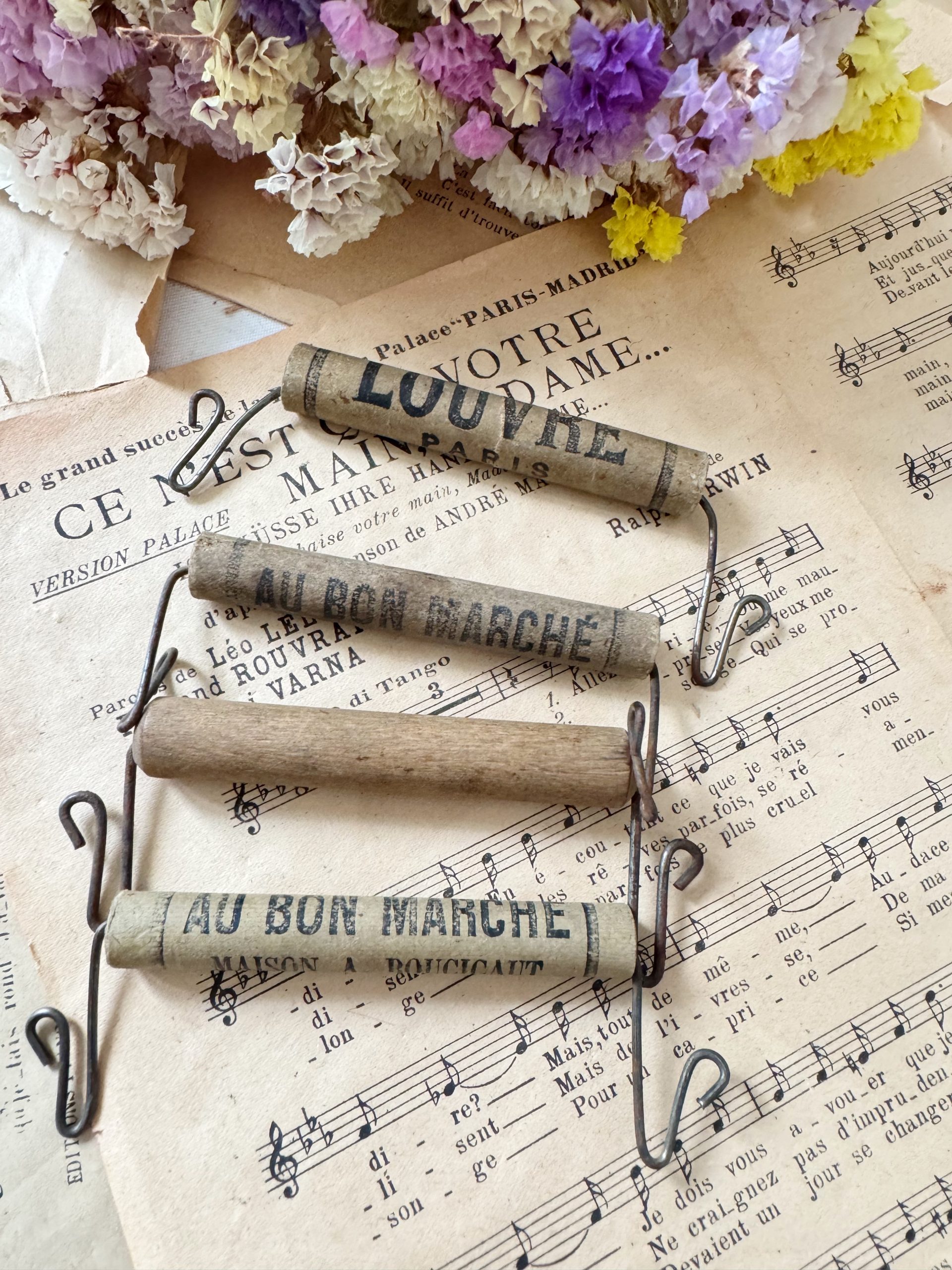 Poignées de sac publicitaires anciennes de grands magasins
