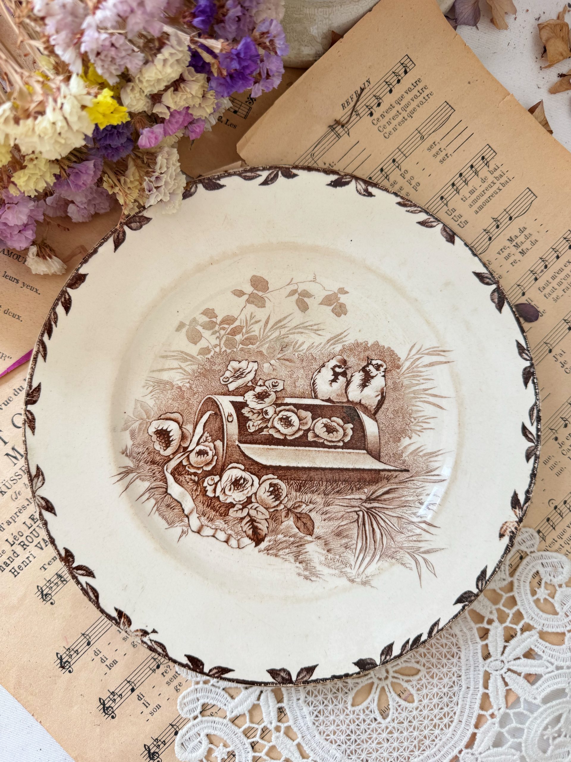 Assiette sépia Choisy le Roi oiseaux (reservée Carine)