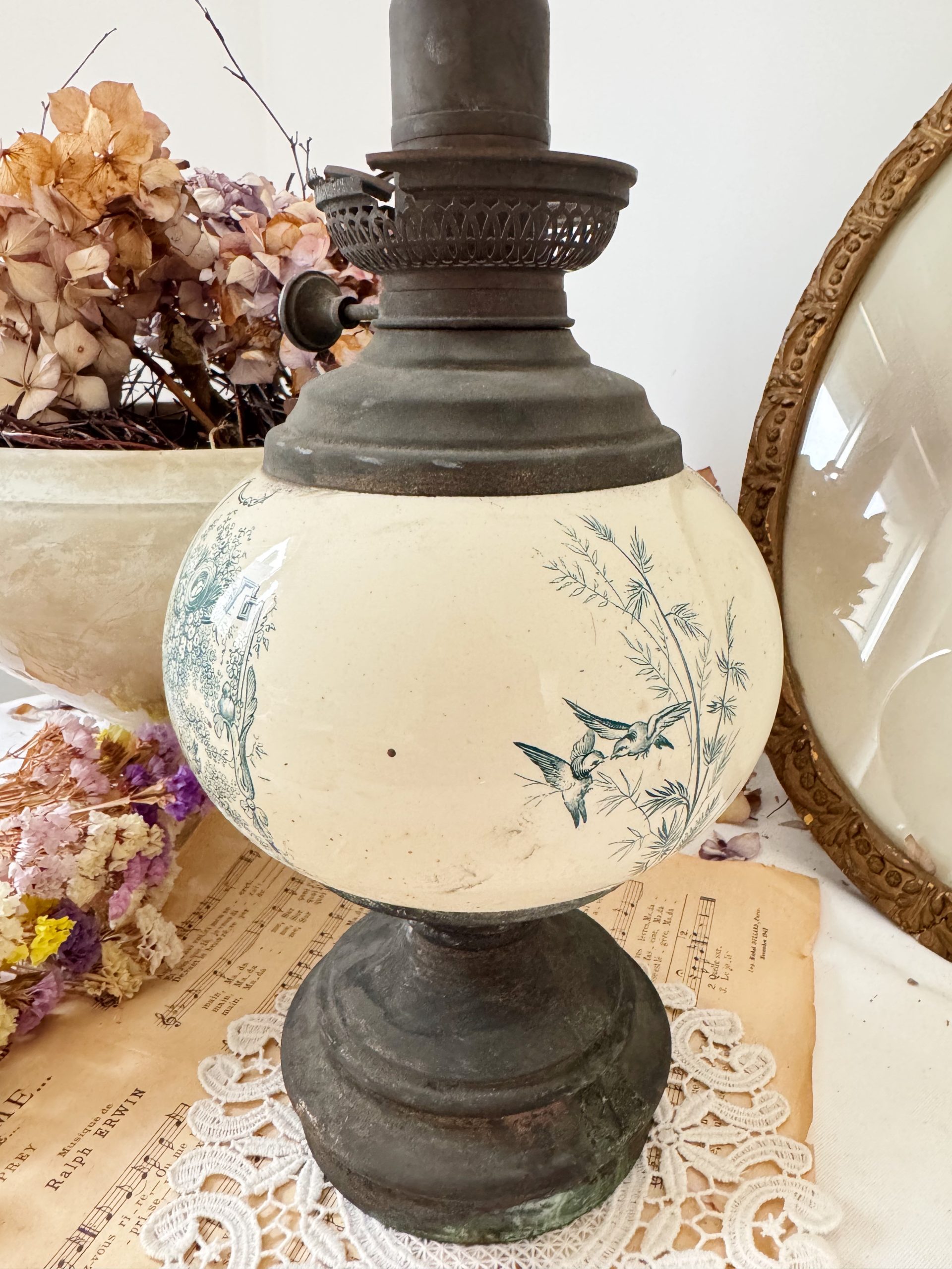Lampe à pétrole en faience oiseaux – Image 2